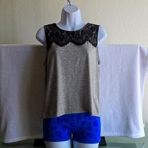 Sleeveless Cropped T-Shirt